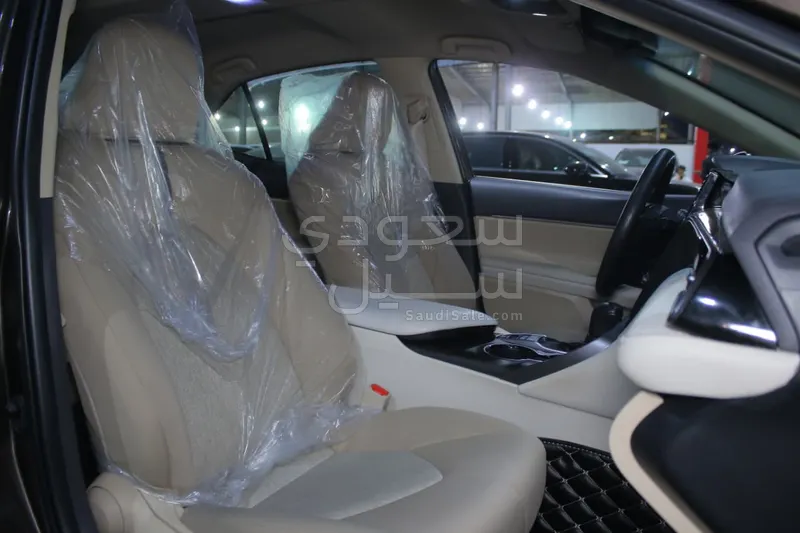 2024 تويوتا كامري ال اي