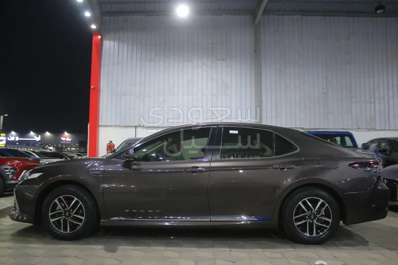 2024 تويوتا كامري ال اي