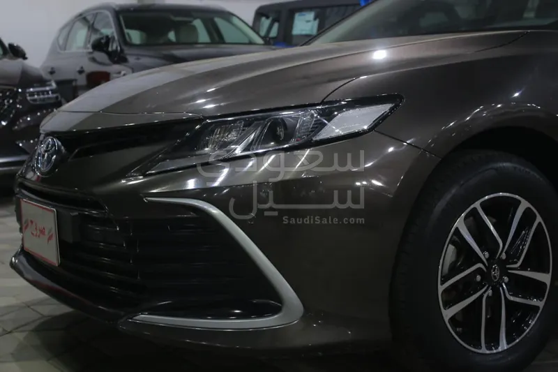 2024 تويوتا كامري ال اي