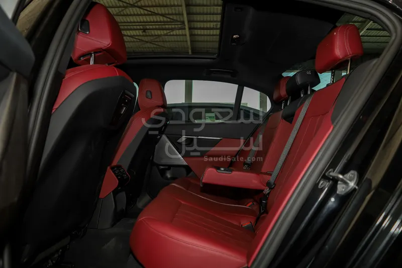 2025 بي ام دبليو الفئة الخامسة 520 أي