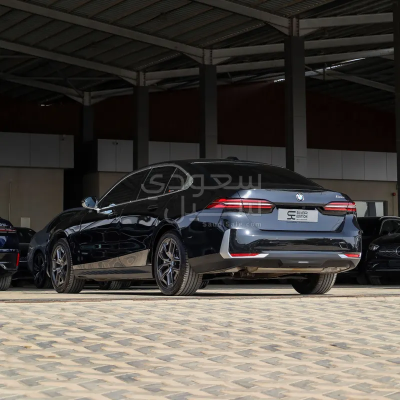 2025 بي ام دبليو الفئة الخامسة 520 أي