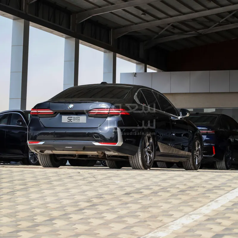 2025 بي ام دبليو الفئة الخامسة 520 أي