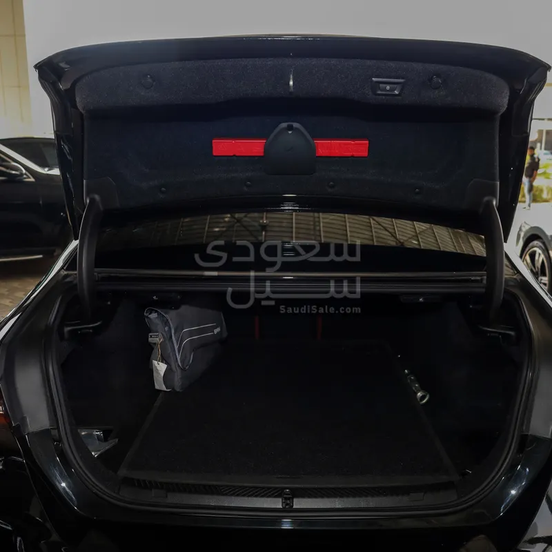 2025 بي ام دبليو الفئة الخامسة 520 أي