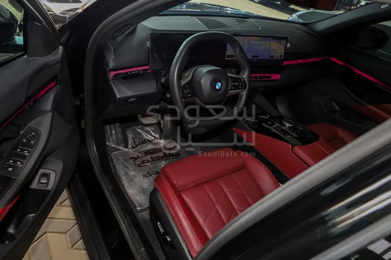 2025 بي ام دبليو الفئة الخامسة 520 أي