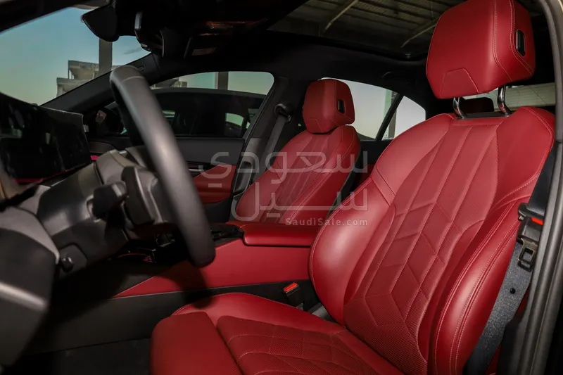 2025 بي ام دبليو الفئة الخامسة 520 أي