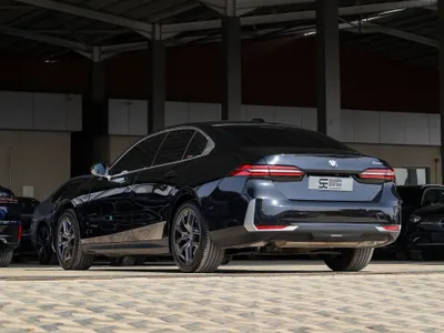 2025 بي ام دبليو الفئة الخامسة 520 أي