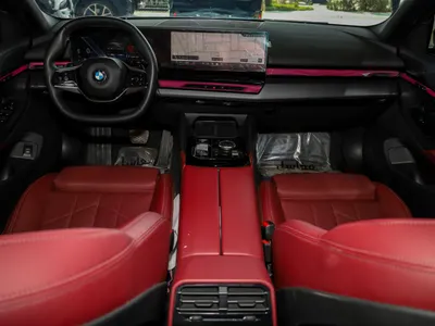 2025 بي ام دبليو الفئة الخامسة 520 أي