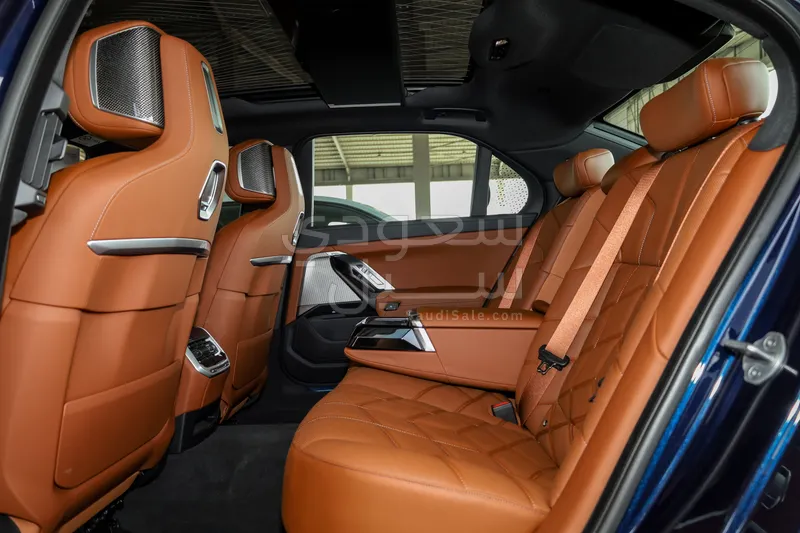 2026 بي ام دبليو الفئة السابعة 735أي