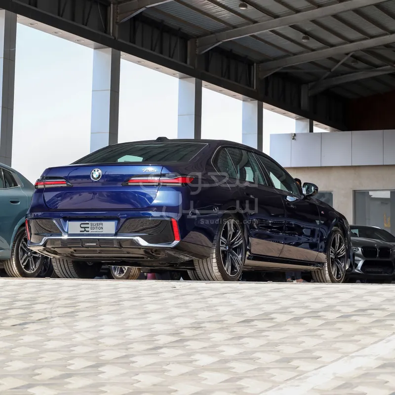 2026 بي ام دبليو الفئة السابعة 735أي