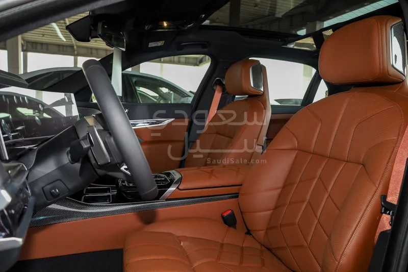 2026 بي ام دبليو الفئة السابعة 735أي