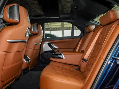 2026 بي ام دبليو الفئة السابعة 735أي