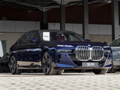 2026 بي ام دبليو الفئة السابعة 735أي