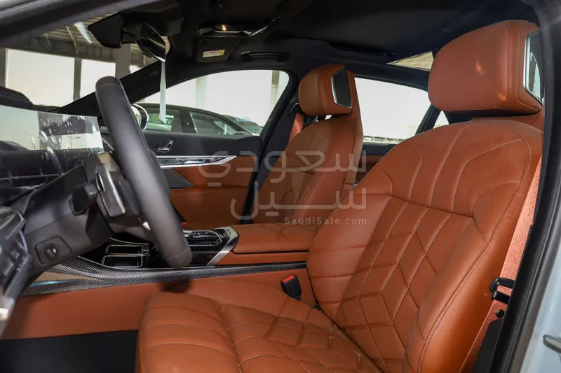 2026 بي ام دبليو الفئة السابعة 735أي