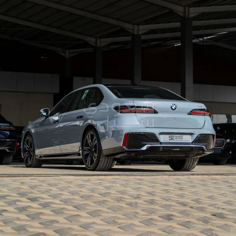 2026 بي ام دبليو الفئة السابعة 735أي