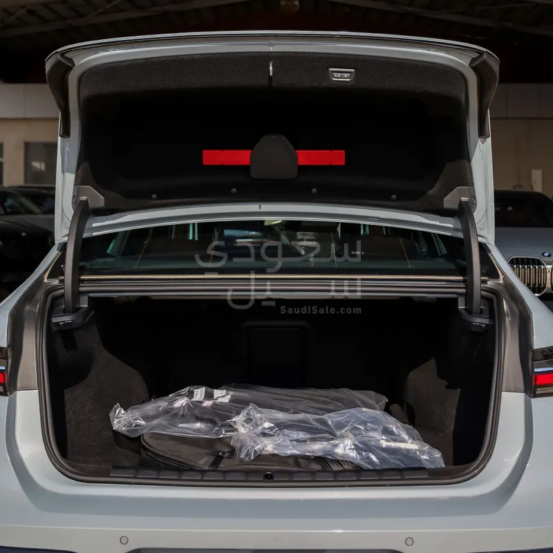 2026 بي ام دبليو الفئة السابعة 735أي