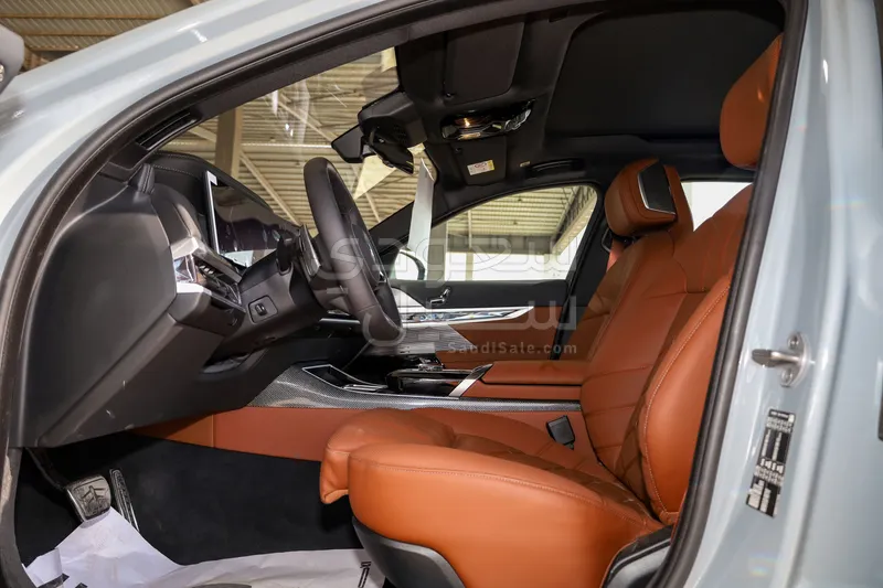 2026 بي ام دبليو الفئة السابعة 735أي