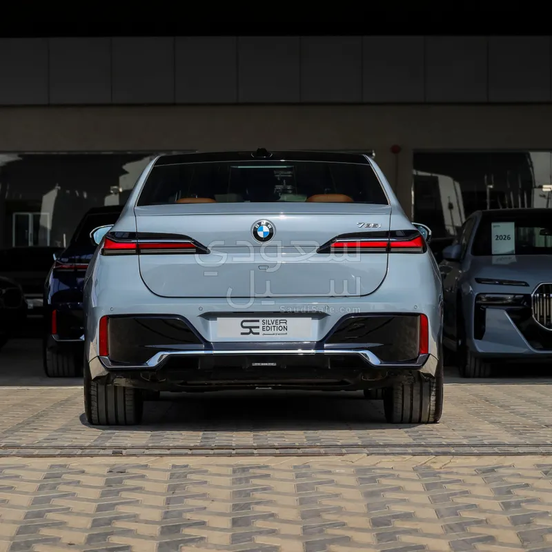 2026 بي ام دبليو الفئة السابعة 735أي