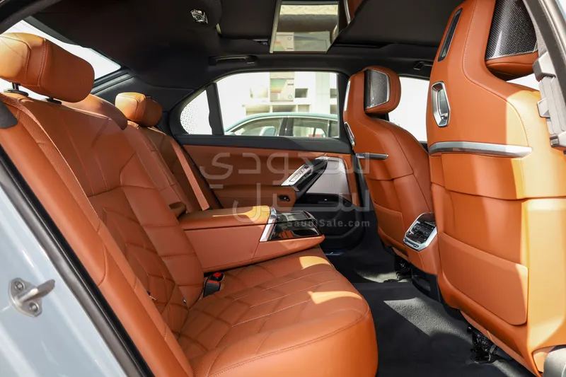 2026 بي ام دبليو الفئة السابعة 735أي