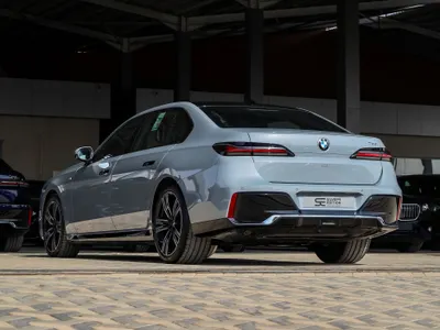 2026 بي ام دبليو الفئة السابعة 735أي