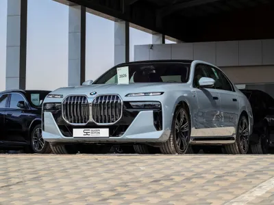 2026 بي ام دبليو الفئة السابعة 735أي