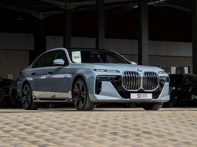 2026 بي ام دبليو الفئة السابعة 735أي