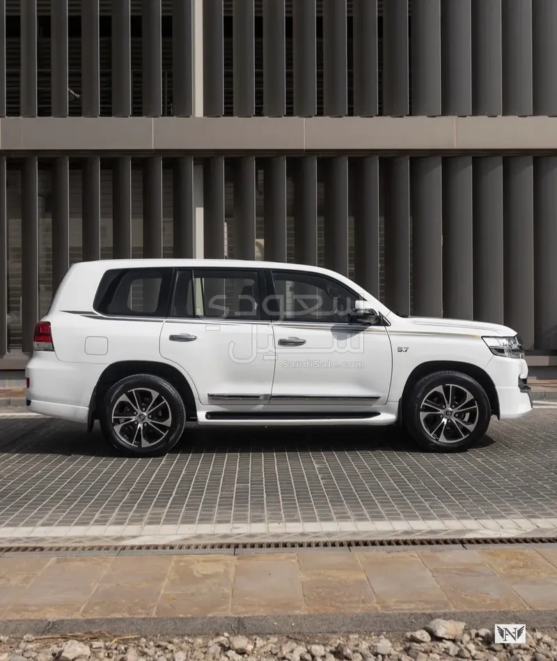 2019 Toyota Land Cruiser VXR