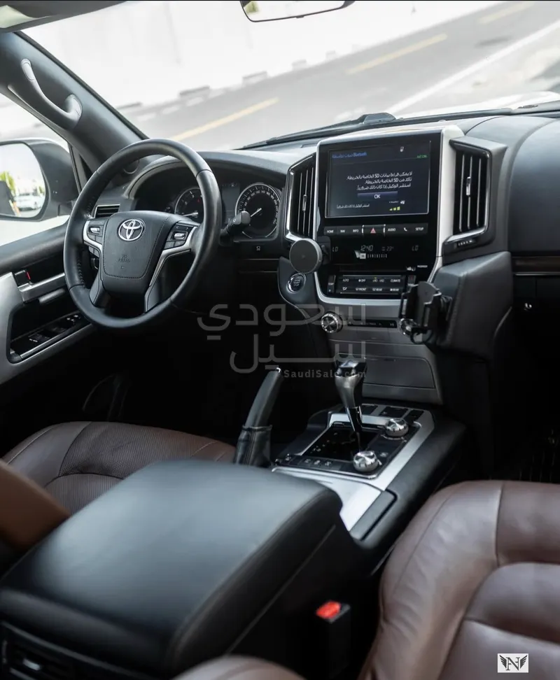 2019 Toyota Land Cruiser VXR