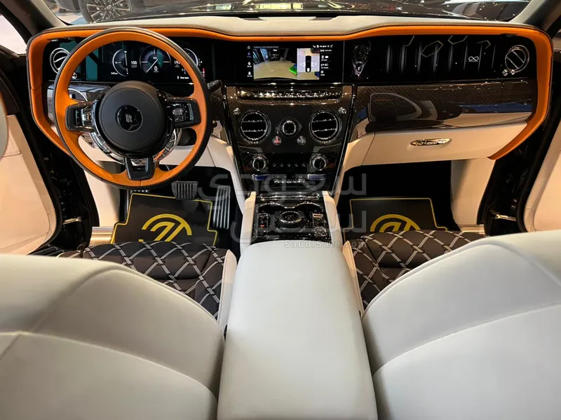 2025 رولز رويس كولينان بلاك بادج