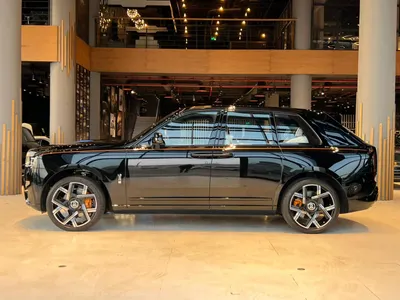 2025 رولز رويس كولينان بلاك بادج