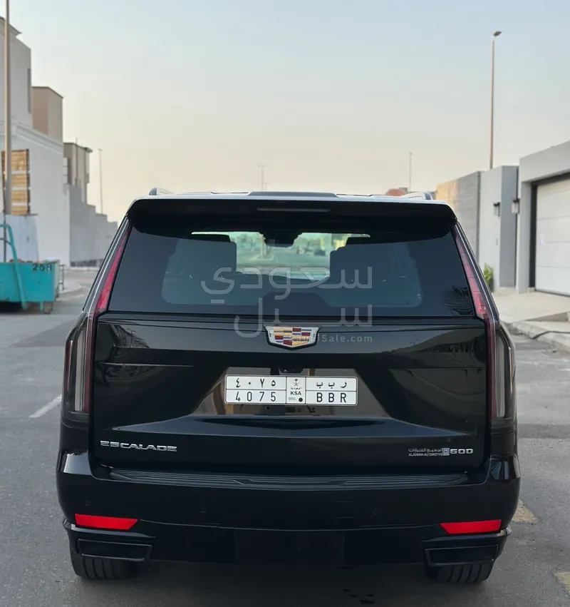 2021 كاديلاك اسكاليد بلاتينيوم