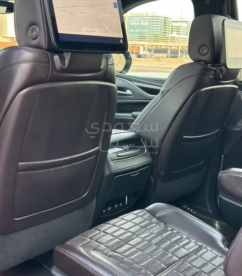 2021 كاديلاك اسكاليد بلاتينيوم