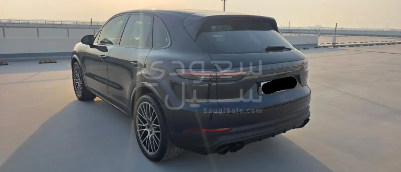 2023 Porsche Cayenne Platinum edition