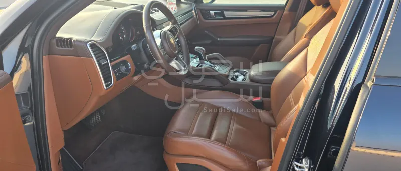 2023 Porsche Cayenne Platinum edition