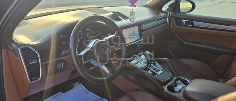 2023 Porsche Cayenne Platinum edition