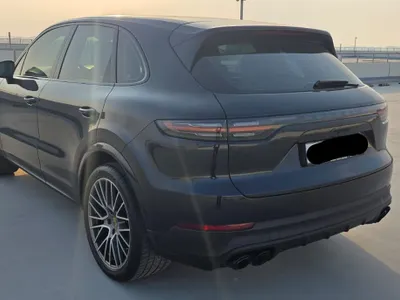 2023 Porsche Cayenne Platinum edition