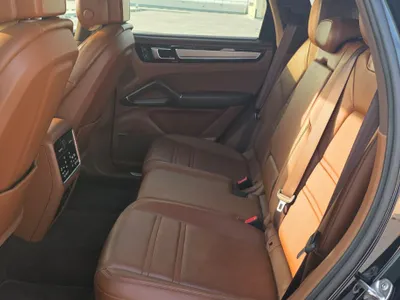 2023 Porsche Cayenne Platinum edition