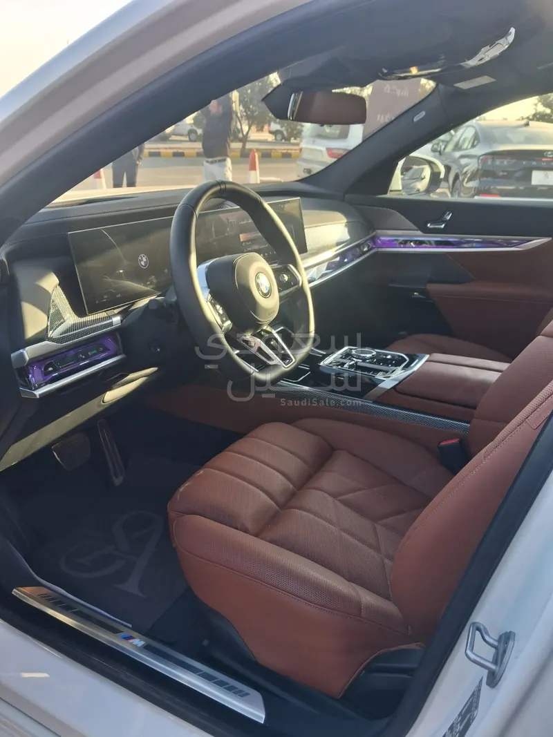 2025 بي ام دبليو الفئة السابعة 735أي