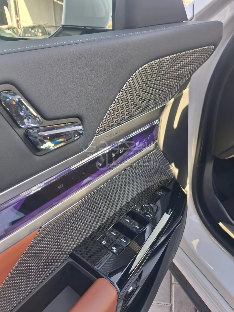 2025 بي ام دبليو الفئة السابعة 735أي