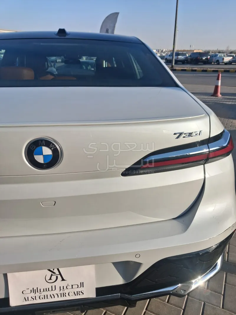 2025 بي ام دبليو الفئة السابعة 735أي