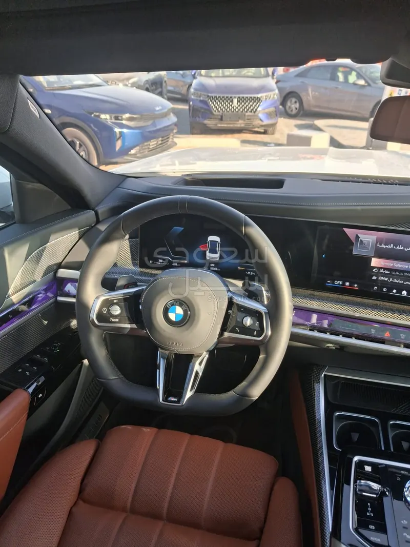 2025 بي ام دبليو الفئة السابعة 735أي