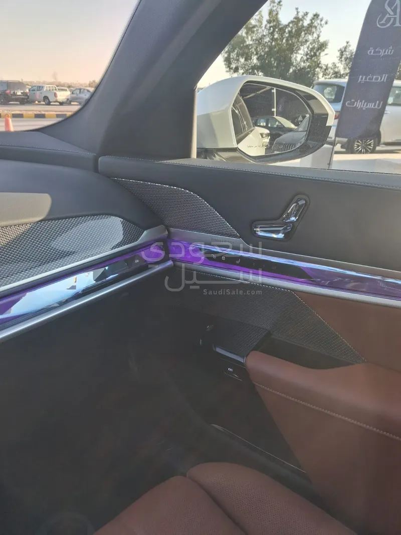 2025 بي ام دبليو الفئة السابعة 735أي