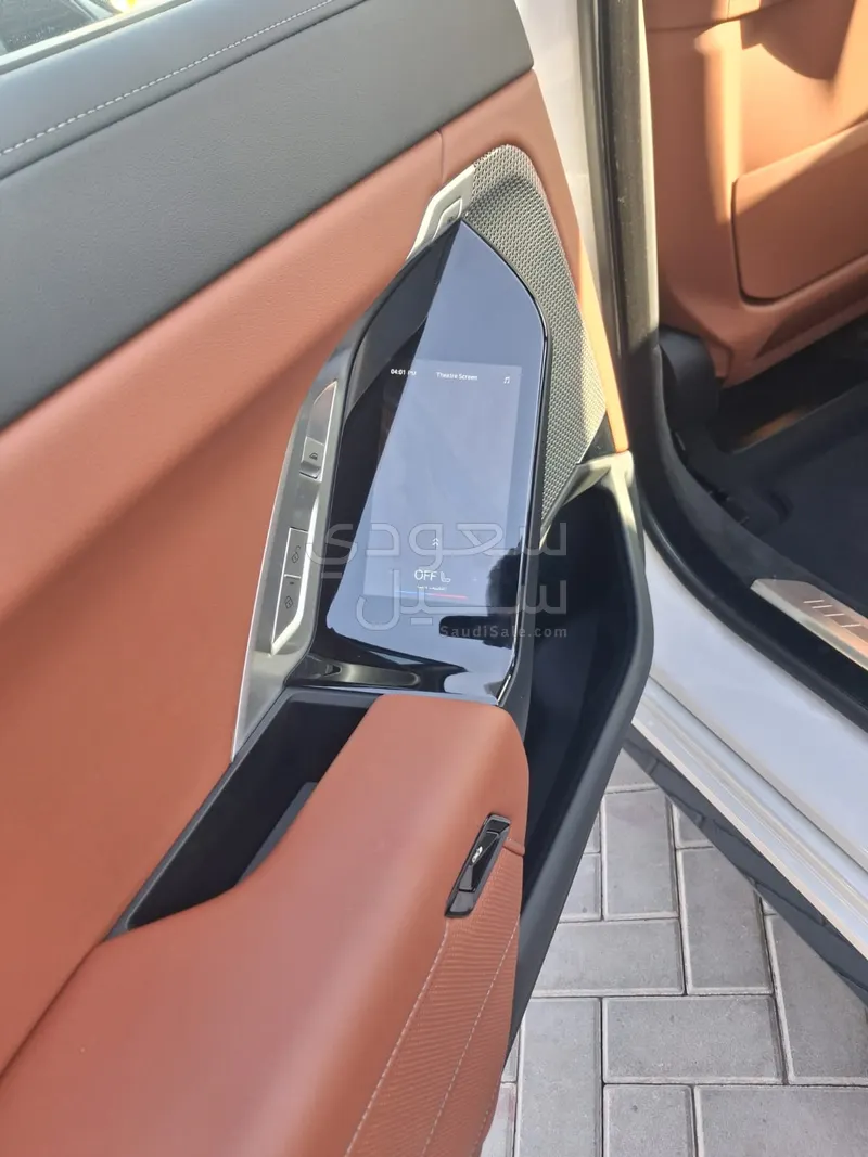 2025 بي ام دبليو الفئة السابعة 735أي