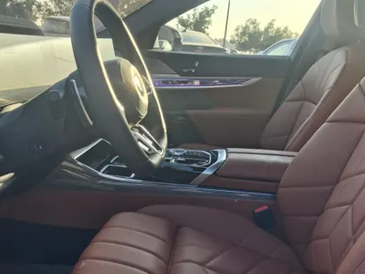 2025 بي ام دبليو الفئة السابعة 735أي