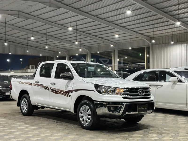 2026 Toyota Hilux GLX