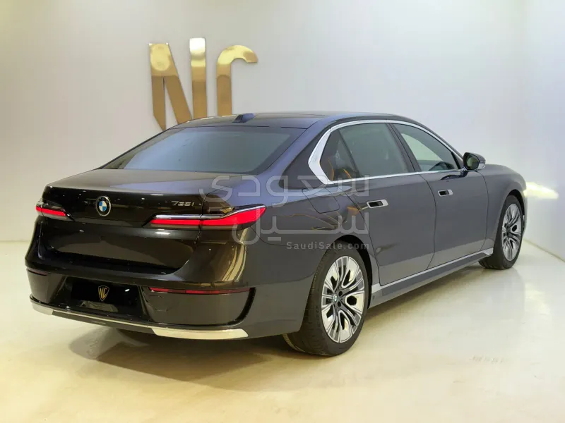2026 بي ام دبليو الفئة السابعة 735أي