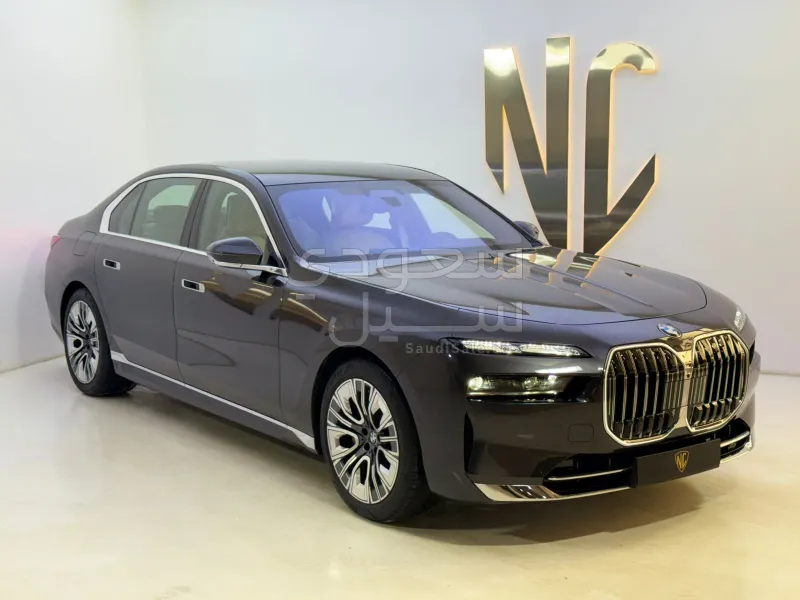 2026 بي ام دبليو الفئة السابعة 735أي