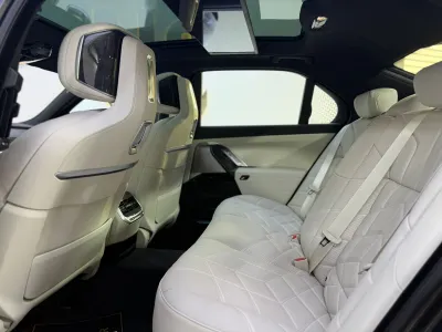 2026 بي ام دبليو الفئة السابعة 735أي