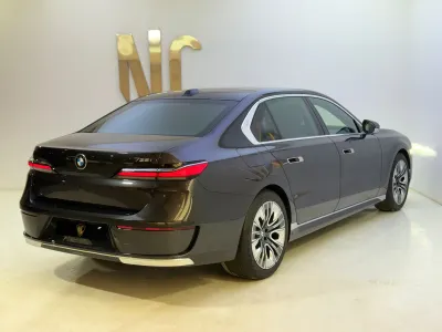 2026 بي ام دبليو الفئة السابعة 735أي