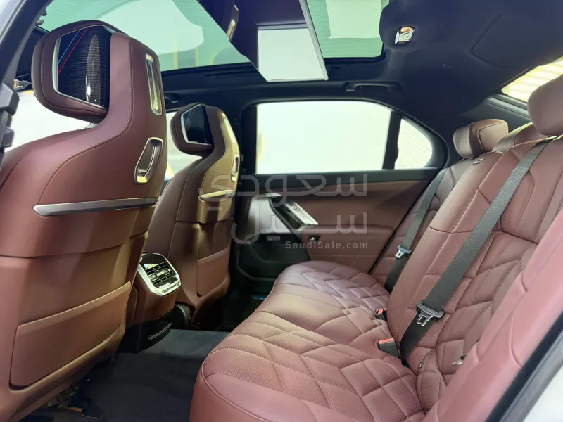 2026 بي ام دبليو الفئة السابعة 735أي