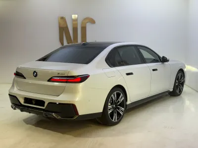 2026 بي ام دبليو الفئة السابعة 735أي